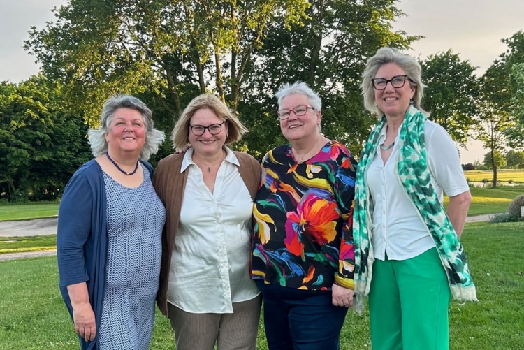 Der zukünftige Vorstand, Renate von Eickstedt-Bosse fehlt auf dem Foto